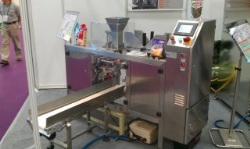 Fully-automatic packing machineP210T